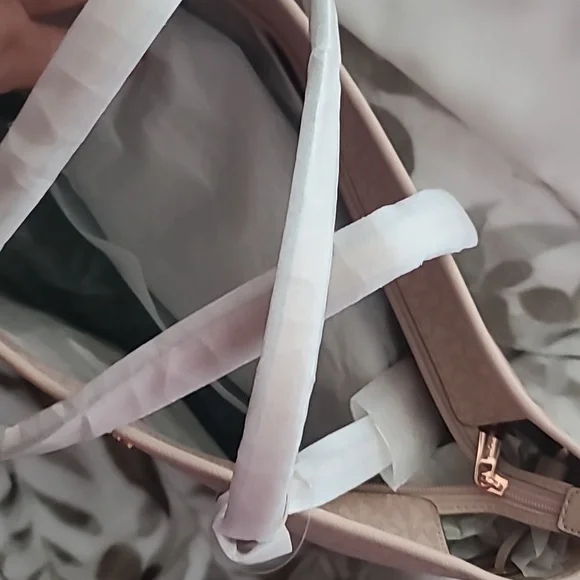 Micheal Kors large shoulder bag - Picture 3 of 5